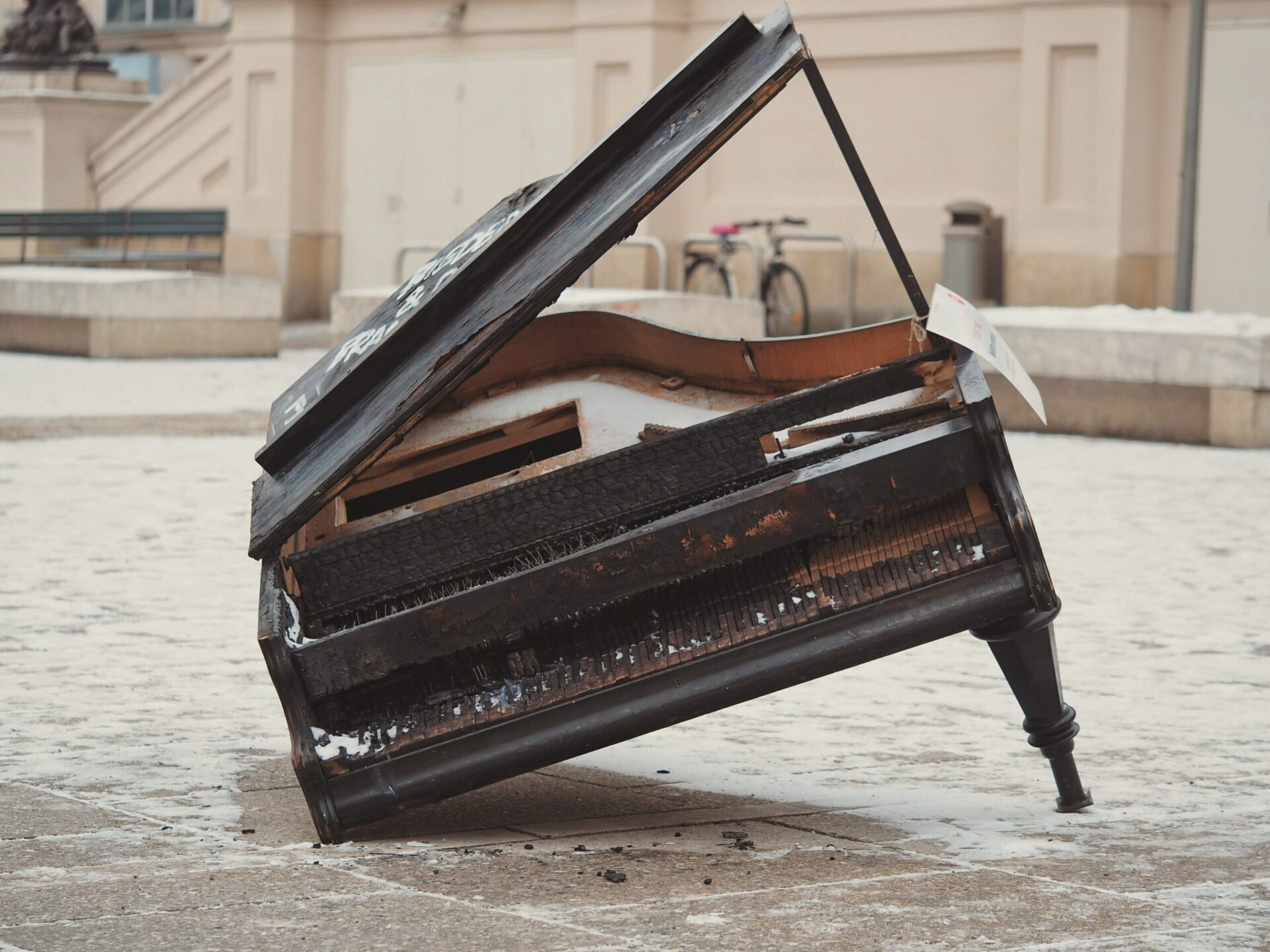 GramArt har markedets beste instrumentforsikring Photo by Adrian Swancar on Unsplash